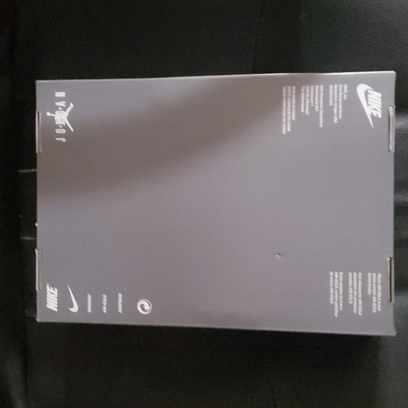 AIR JORDAN 11 RETRO (GS) 'Cool Grey' 2021 - Picture 15 of 16